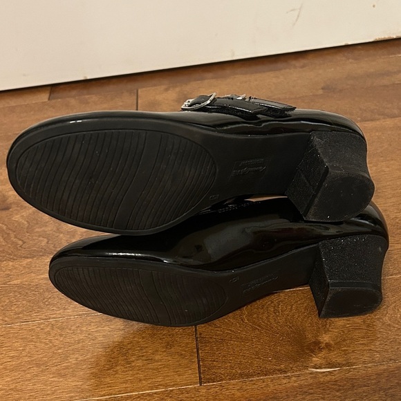 Black Patent Leather Mary Jane Shoes with double Velcro straps, size 6 - Picture 6 of 12